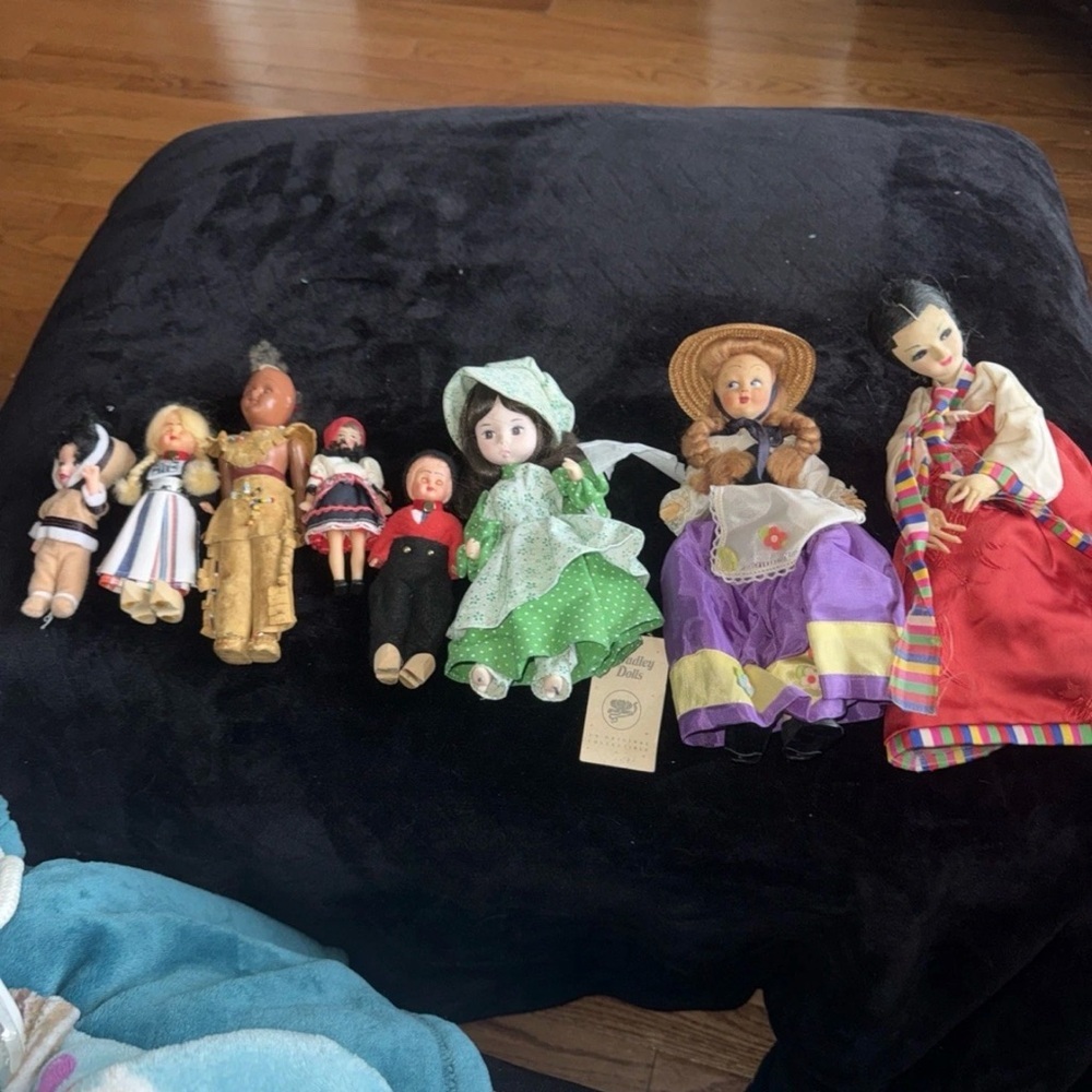 Set of 8 - Vintage Doll Collection - Bradley. Oriental, Indian